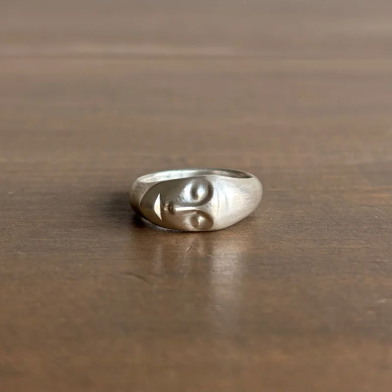 Large Grey Lady Cameo Ring